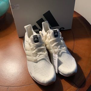 NWT Adidas men’s tennis shoes size 11